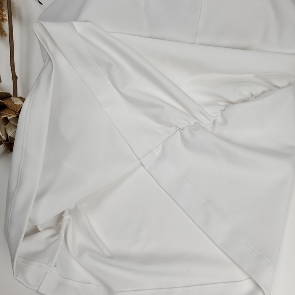 ATHLETA White Exercise Rouged Side Top Sz M 38DD - Picture 9 of 15